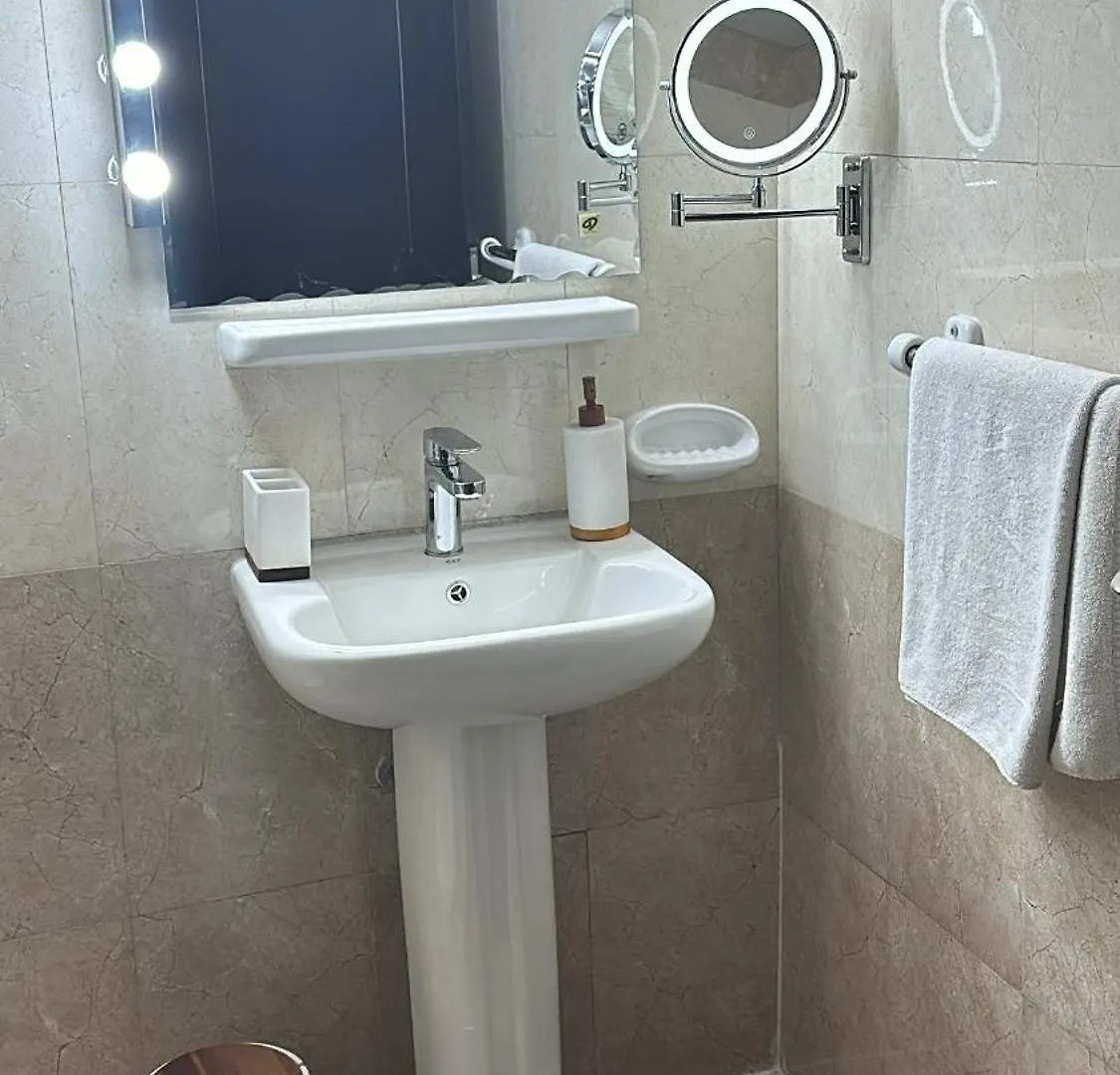 New! Apartment Next To Airport & Yas Island アブダビ 0*,